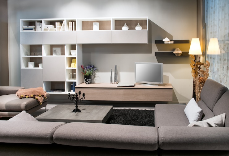 Foto interior da moderna sala de estar com sofás confortáveis
