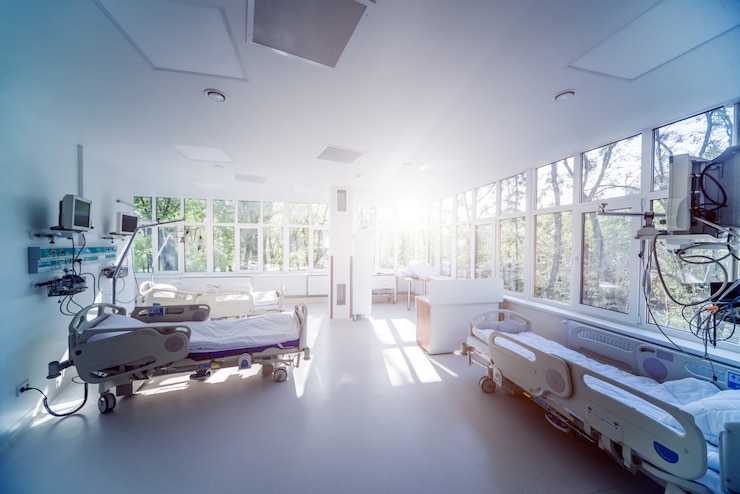 Foto interior da sala de reanimação numa clínica moderna