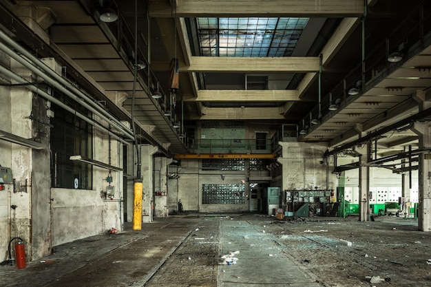 Interior de edifício abandonado