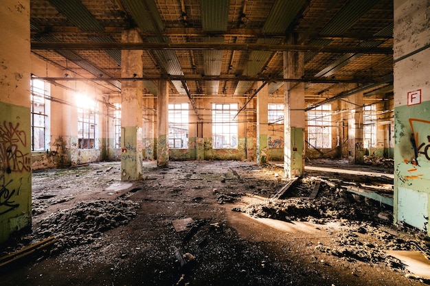 Interior de edifício abandonado