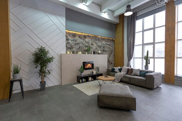 Interior de estúdio moderno com paredes de pedra decorativas em telhas de madeira de pedra cinzenta e iluminação led no design da sala