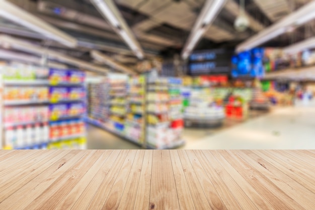 Foto interior de supermercado borrado