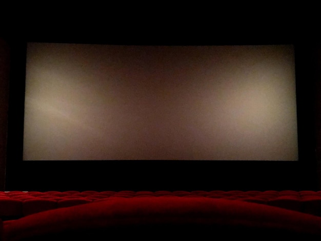 Interior de um cinema vazio