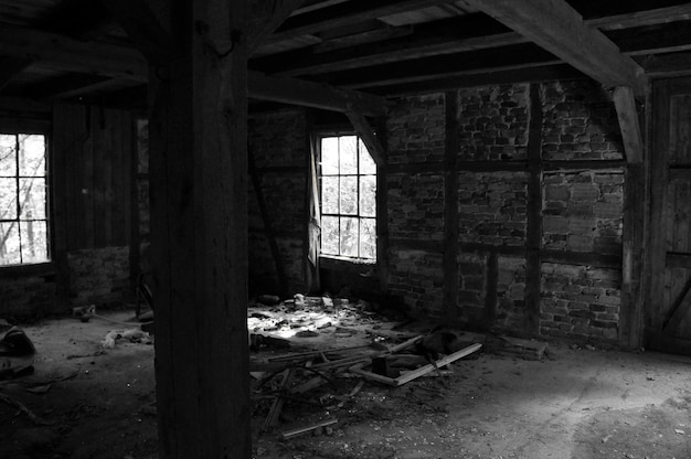 Interior de um edifício abandonado