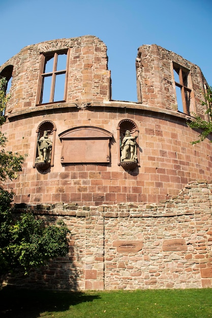 El interior y la decoración del castillo de Heidelberg y el alemán llamado Heidelberger Schloss es una ruina y un hito de Heidelberg en BadenWurttemberg Alemania Los alemanes y los viajeros extranjeros visitan y viajan