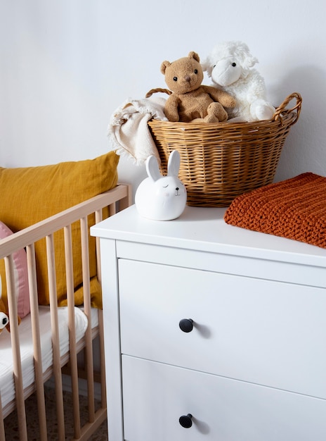 Foto interior de la decoración de la habitación de los niños con juguetes.