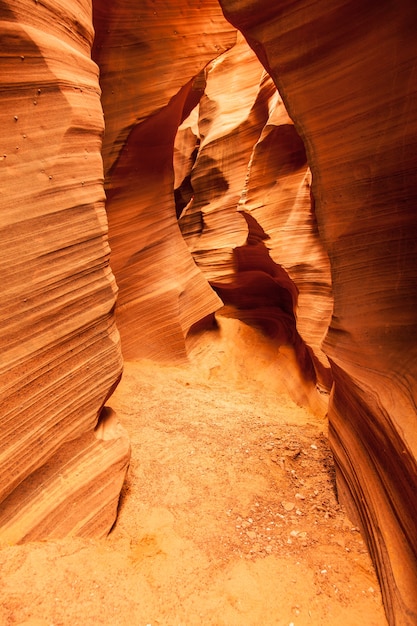 Interior do antelope canyon, ondas laranjas gigantescas feitas de pedra