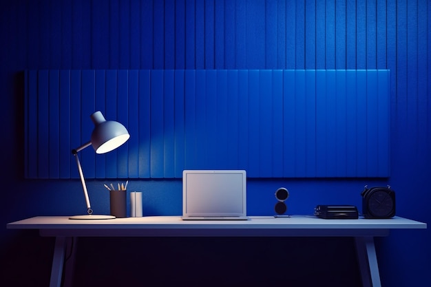 Interior do quarto com mesa de trabalho e parede azul