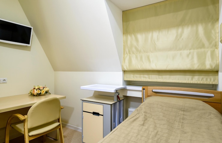 Foto interior do quarto do hospital