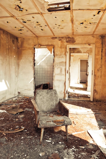 Foto interior de un edificio abandonado