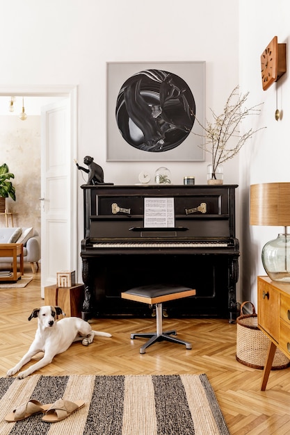 Interior elegante da sala de estar com simulação de pintura de piano preto e modelo de acessórios pessoais