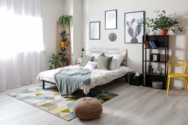 Foto interior elegante de dormitorio moderno
