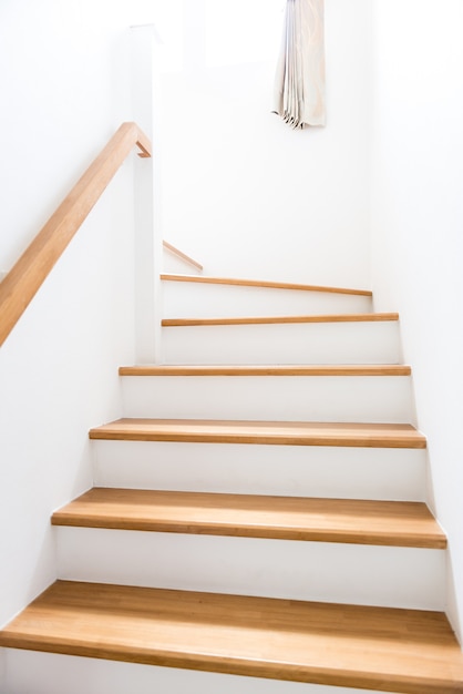 Interior - escaleras de madera