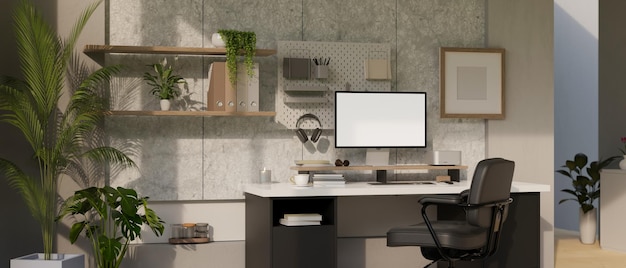 Interior de espacio de trabajo de oficina de loft moderno con tablero de clavijas de maqueta de computadora y estante de pared en la pared de loft