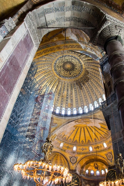 Foto interior de hagia sophia en fondo de arquitectura de estambul turquía