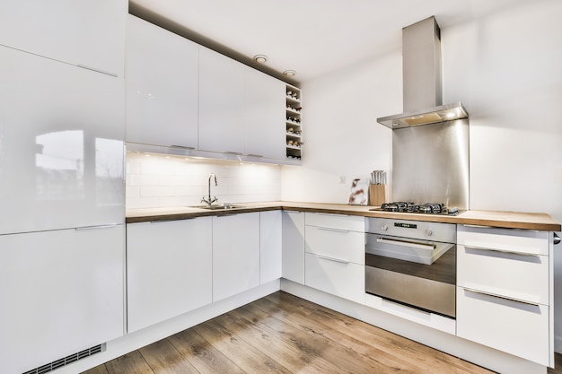 Interior de una hermosa cocina de una casa de élite