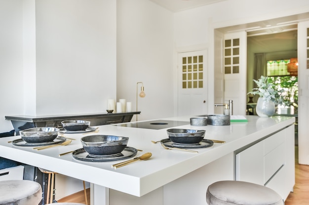 Interior de una hermosa cocina de una casa de élite