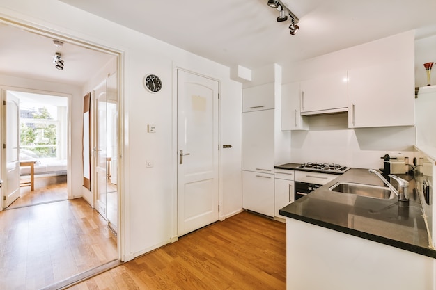 Interior de una hermosa cocina de una casa de élite