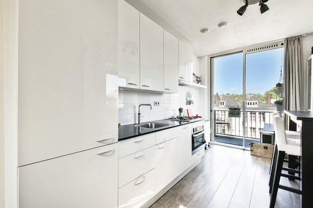 Interior de una hermosa cocina de una casa de élite