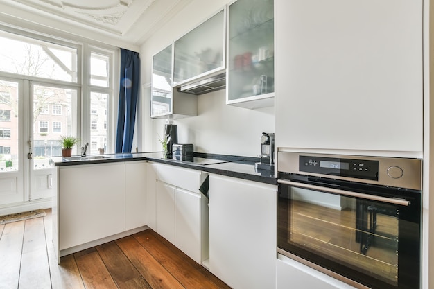 Interior de una hermosa cocina de una casa de élite