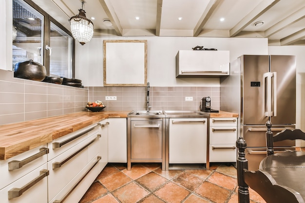 Interior de una hermosa cocina de una casa de élite