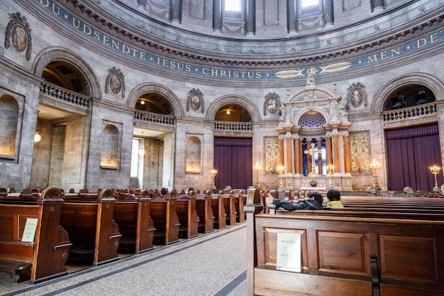 Foto interior de la iglesia de frederiks