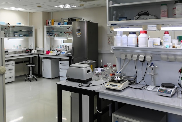 El interior de un laboratorio de investigación moderno