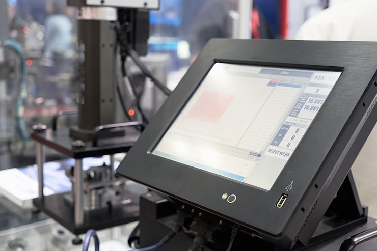 Foto interior de línea automática para la medición de producción.