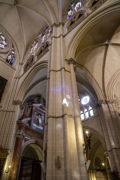 Interior majestoso da Catedral de Toledo, Espanha. Declarado Patrimônio da Humanidade pela Unesco