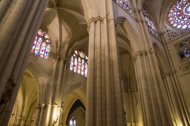 Interior majestoso da Catedral de Toledo, Espanha. Declarado Patrimônio da Humanidade pela Unesco