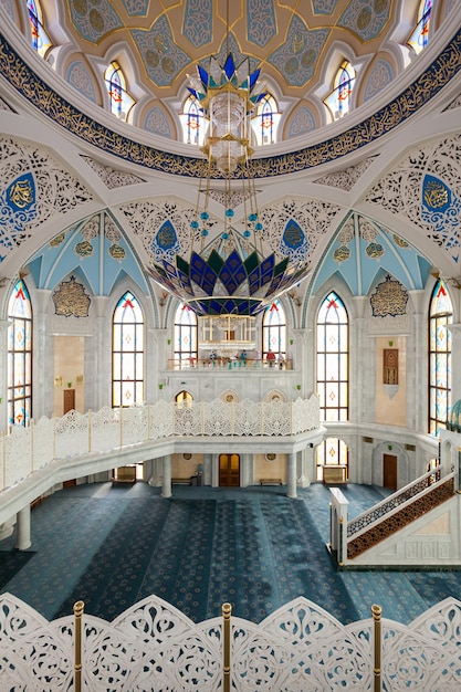 El interior de la mezquita Kul Sharif, es una de las mezquitas más grandes de Rusia. La mezquita Kul Sharif se encuentra en la ciudad de Kazán en Rusia.