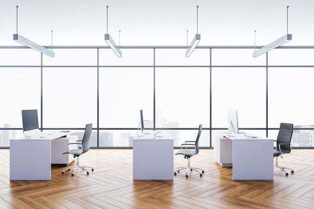 Interior minimalista do escritório de coworking com vista para a cidade