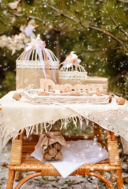 Interior navideño con cajas de regalo