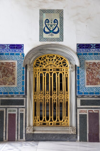 Interior del palacio de Topkapi en Estambul, Turquía