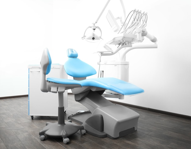 Foto interior de la sala dental en la clínica moderna
