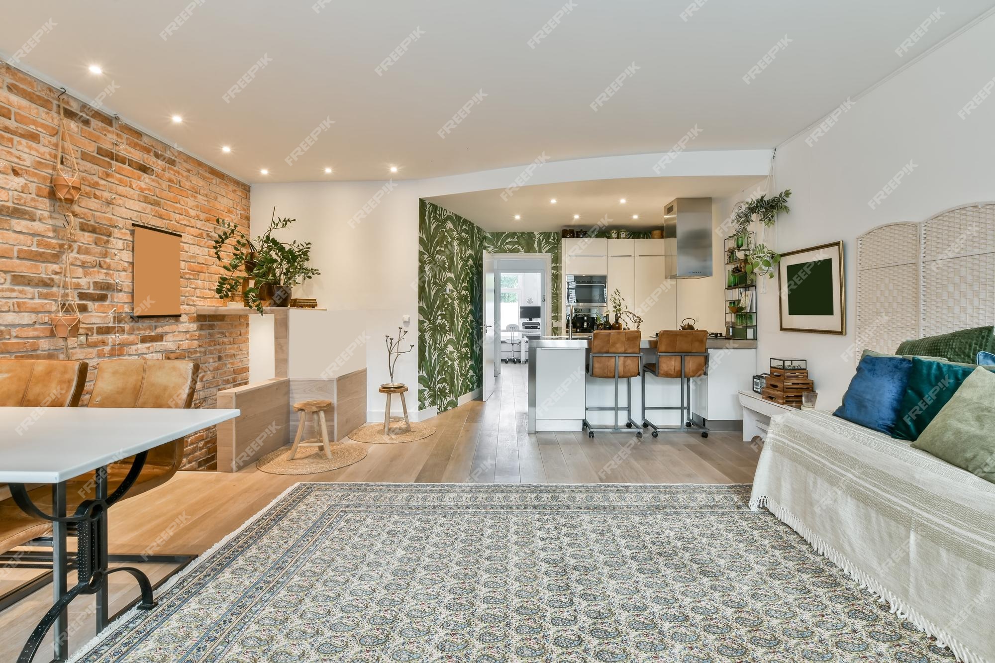 Interior de una sala de estar con moqueta en el suelo pequeña cocina y  comedor en una casa moderna | Foto Premium