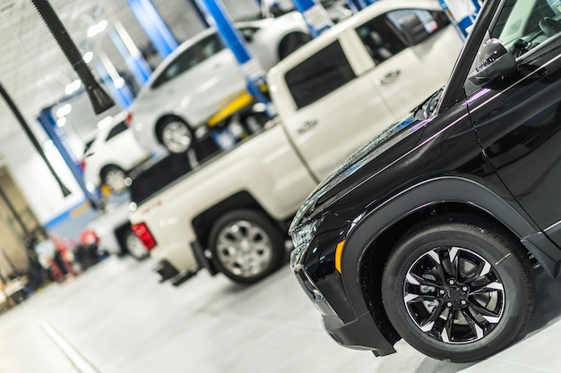 Foto interior de un taller de servicio de automóviles grandes