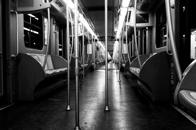 Foto interior del tren del metro