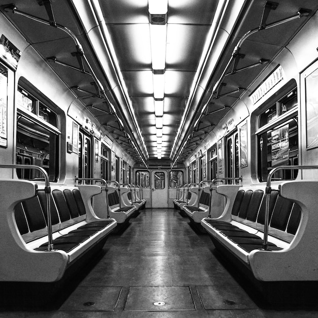 Foto interior del tren del metro