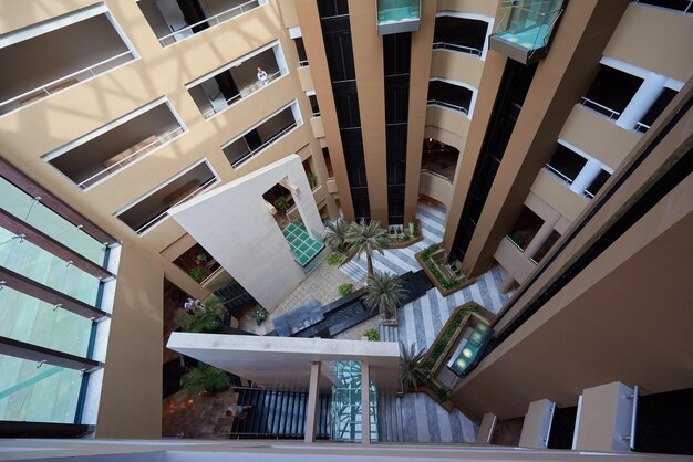 interior de vestíbulo de hotel de negocios de lujo con diseño moderno