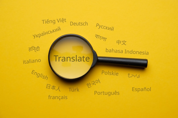 Internationales Sprachübersetzungs-Suchkonzept mit Lupe