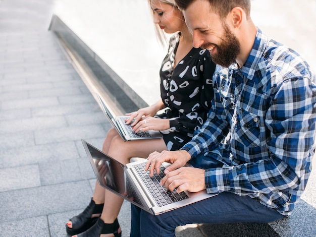 Internet-Browsing der Computertechnologie. Online-Bildung studieren. Web-Surfen-Konzept