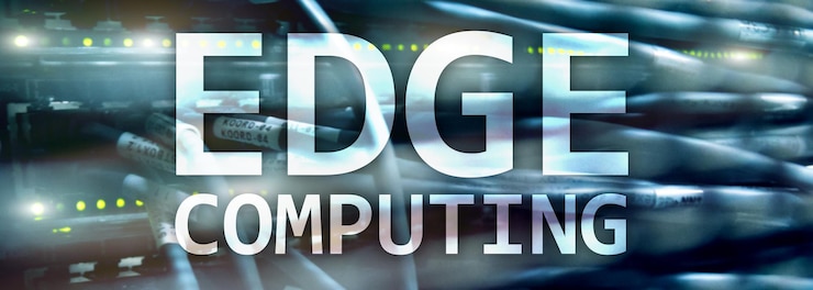 Foto internet de computación edge y el concepto de tecnología moderna en el fondo de la sala de servidores moderna