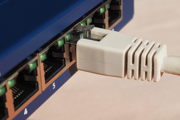 Interruptor de roteador de modem com portas de plugue ethernet RJ45