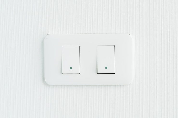 Foto interruptor de luz en la pared