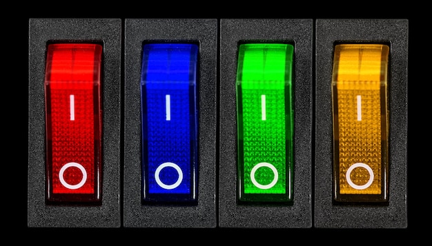 Interruptores de energia azul, verde e amarelo vermelho na posição OF isolados em fundo preto