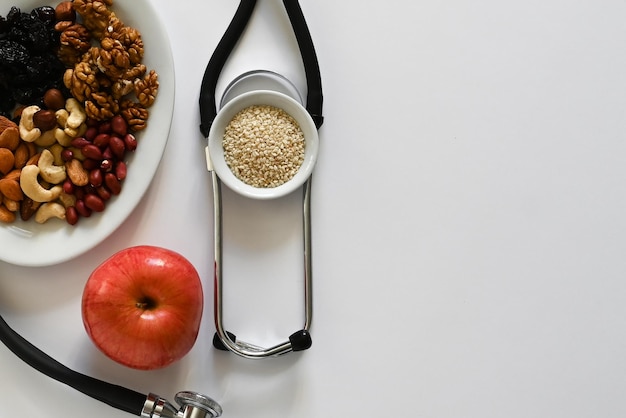 Intoxicação dieta esportes cuidados de saúde legumes frutas conceito de saúde phonendoscope