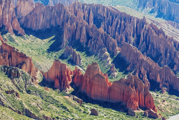 Inusual paisaje de montaña cerca de Tupiza, Bolivia