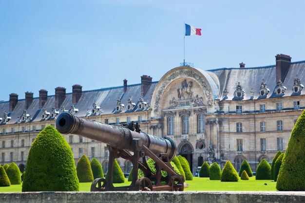 Foto les invalides parís francia un cañón histórico