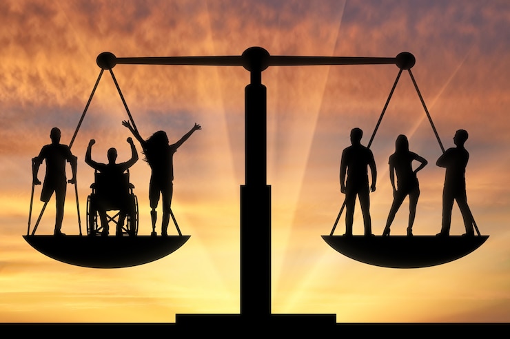 Foto inválidos iguales en derechos en equilibrio con personas sanas. el concepto de igualdad social b jurídica de las personas con discapacidad en la sociedad